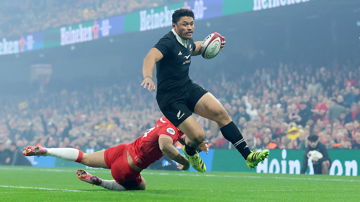 Caleb Clarke scores a try for New Zealand against Wales in teh 2025 Autumn Internationals