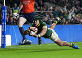 Cheslin Kolbe scores a try for South Africa against England during 2024 autumn internationals