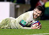 Elliot Daly scores his team's opening try against Australia