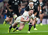 Fraser Dingwall scores a try for England v New Zealand during 2025 Autumn Internationals