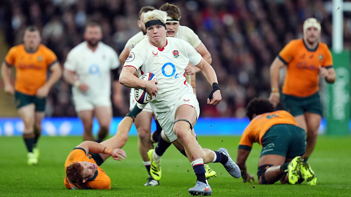 Henry Pollock runs clear to score a try for England v Australia during 2025 Autumn Internationals