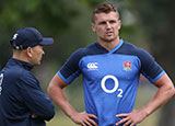 Henry Slade talks to Eddie Jones on training ground