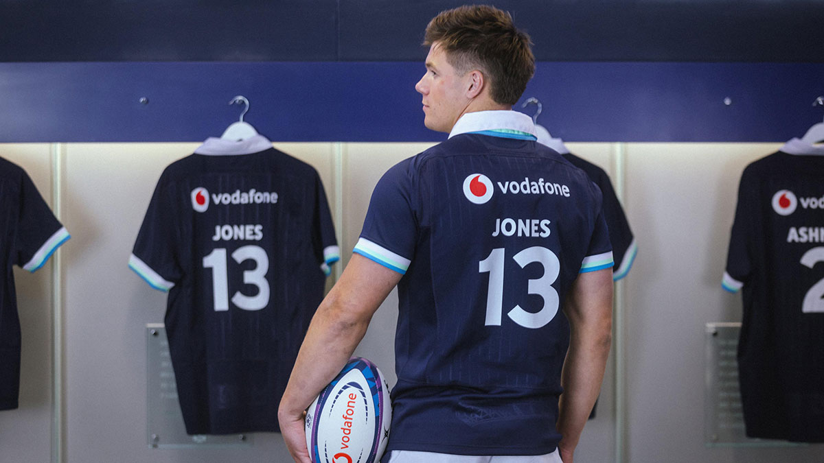 Huw Jones helps launch Vodafone sponsorship deal with Scotland