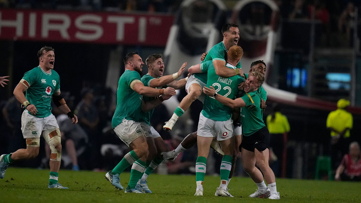 Ireland celebrate Ciaran Frawley winning drop goal against South Africa in 2024 summer internationals