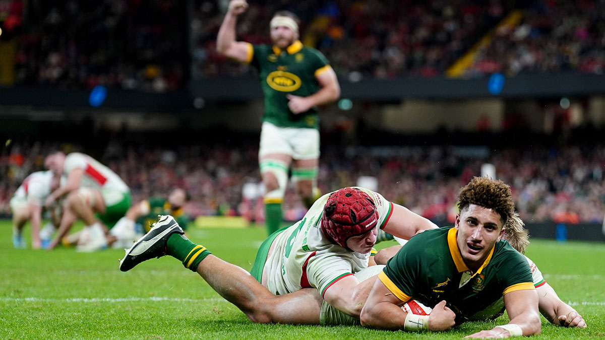 Jordan Hendrikse scores a try for the Springboks against Wales in 2024 autumn internationals