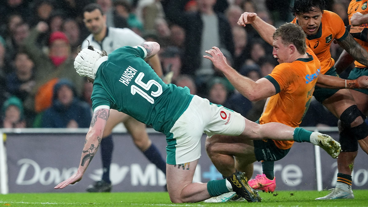 Mack Hansen scores a try for Ireland v Australia during 2025 Autumn Internationals