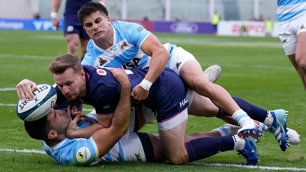 Rory Hutchinson scores a try for Scotland against Argentina in the 2026 Nations Championship