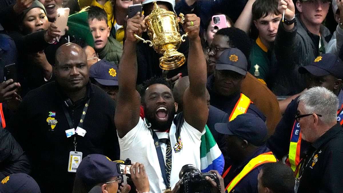 Siya Kolisi shows off the Webb Ellis Cup during a triumphant homecoming from 2023 Rugby World Cup